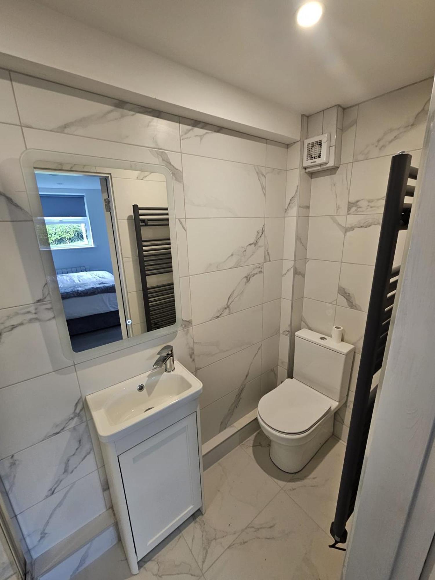 Number33 Bed & Breakfast Голуей Екстериор снимка