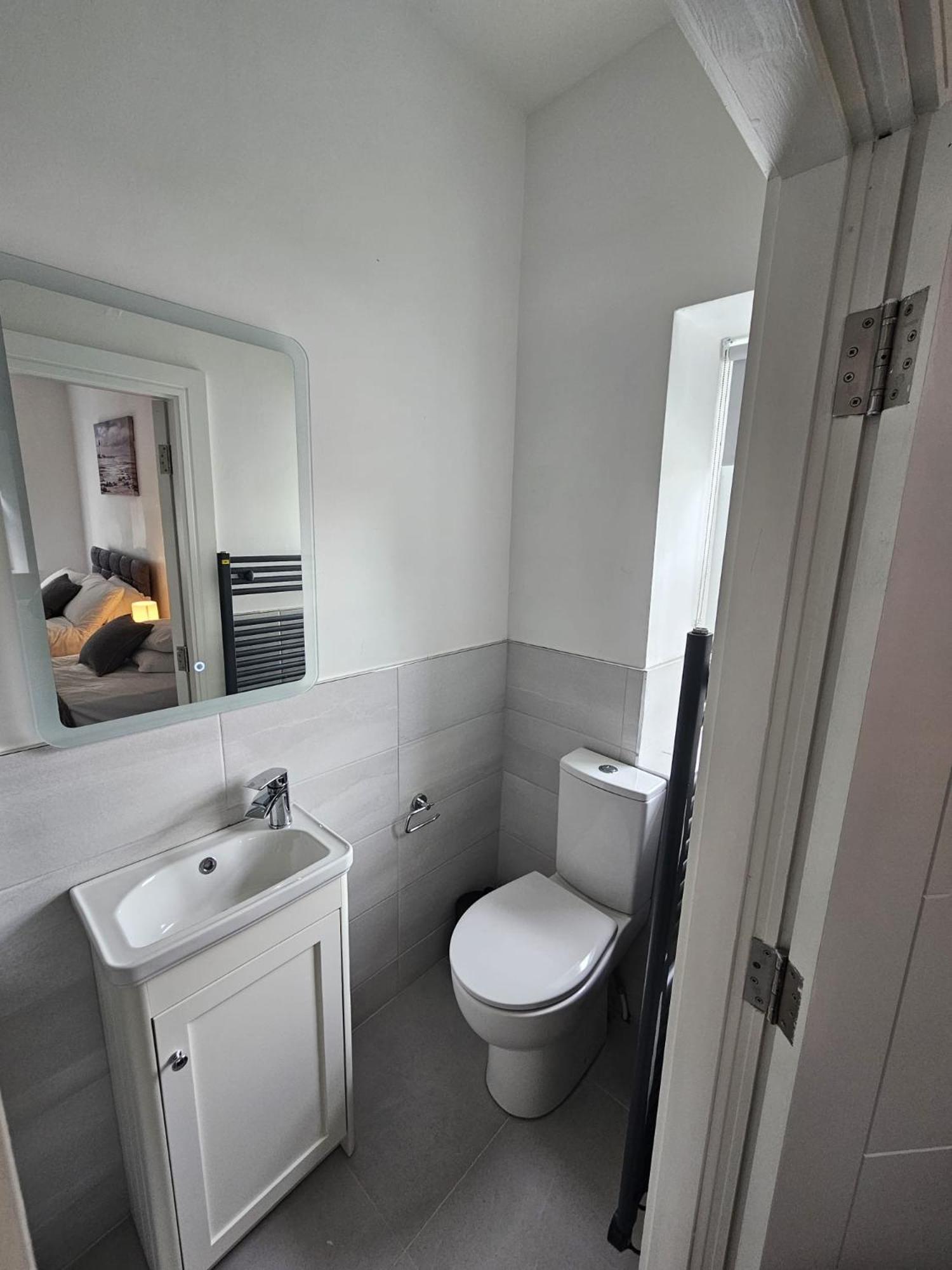 Number33 Bed & Breakfast Голуей Екстериор снимка
